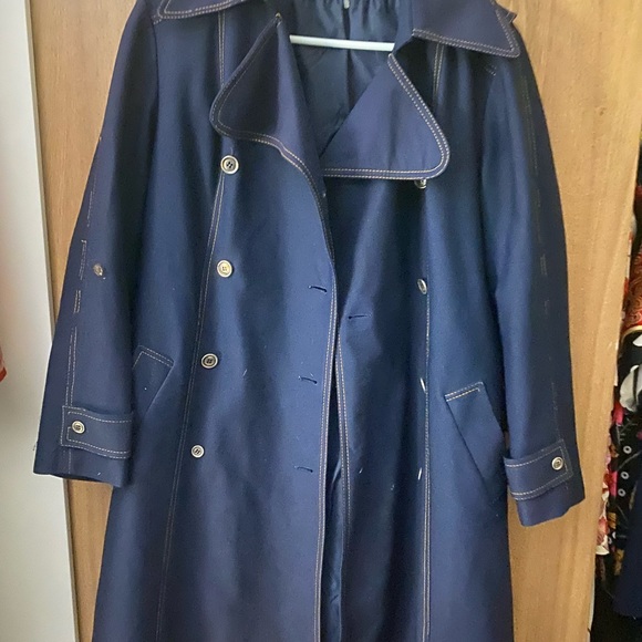 Vintage navy trench coat. - Picture 2 of 9